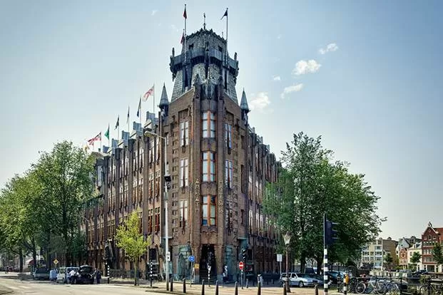 Monumentaal pand beschermd met onze PSS 20 anti graffiti - Amsterdam - 